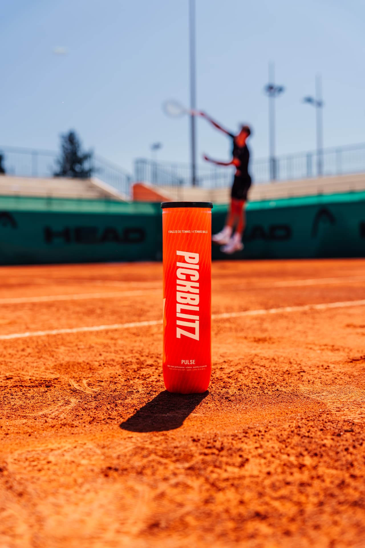 Pickblitz — shooting photo produit et lifestyle balles de tennis sur terre battue, Côte d'Azur